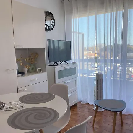 Appartement T1 Avec Climatisation, Balcon Et Cuisine Equipee - Fr-1-553-249 Balaruc-les-Bains