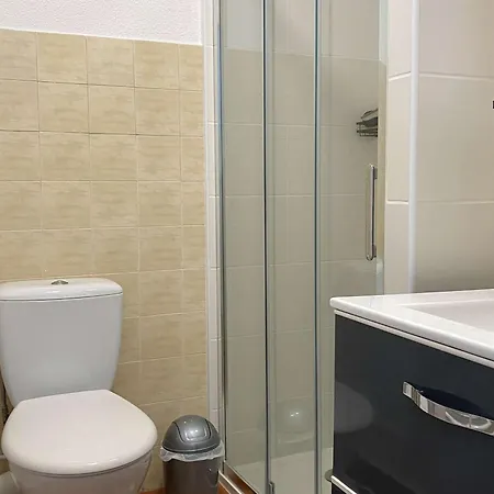 T1 Avec Climatisation, Balcon Et Cuisine Equipee - Fr-1-553-249 *